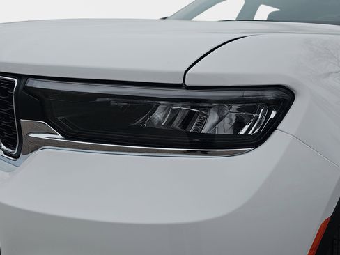 New 2026 Jeep Grand Cherokee L Laredo image 31