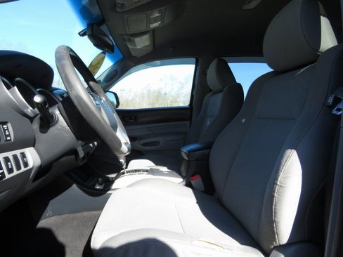 Used 2013 Toyota Tacoma 4x4 Double Cab w/ TRD Sport Pkg image 10