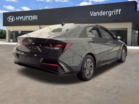 Used 2024 Hyundai Elantra SEL FWD image 5