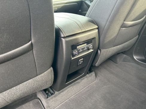 Used 2020 Chevrolet Traverse LT image 34