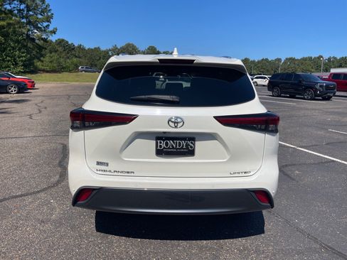 Used 2021 Toyota Highlander Limited FWD image 15
