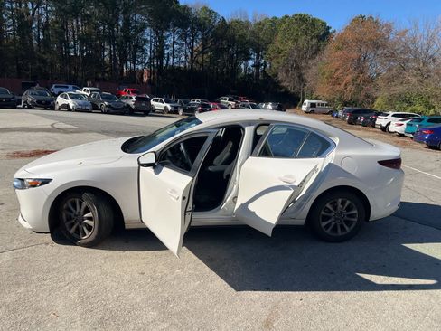 Used 2021 MAZDA MAZDA3 s image 17