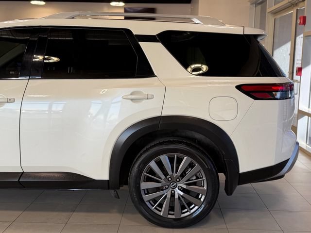 Used 2022 Nissan Pathfinder SL AWD/4WD image 9