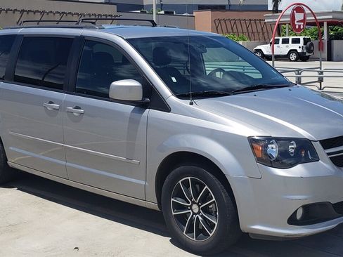 Used 2016 Dodge Grand Caravan R/T image 4