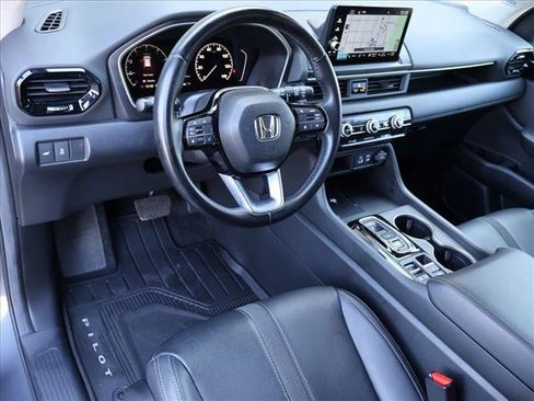 Used 2025 Honda Pilot Touring image 13