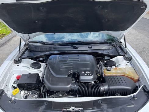 Used 2019 Dodge Charger SXT w/ Leather Interior Group RWD image 32