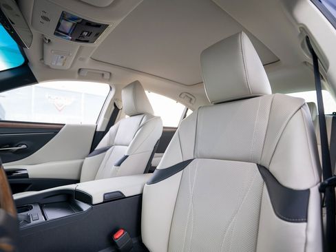 New 2025 Lexus ES 350 Ultra Luxury image 5