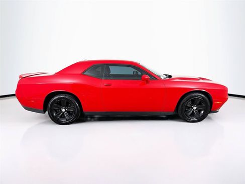 Used 2019 Dodge Challenger SXT RWD image 10