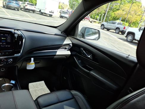 Used 2023 Chevrolet Traverse RS w/ LPO, Floor Liner Package AWD/4WD image 16