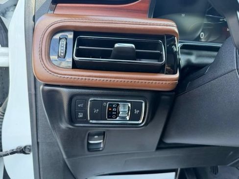 Used 2022 Lincoln Nautilus Reserve w/ Luxury Package AWD/4WD image 5