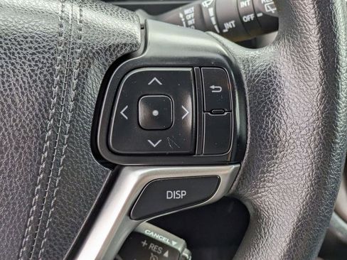 Used 2015 Toyota Highlander LE image 9