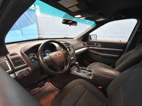 Used 2017 Ford Explorer XLT AWD/4WD image 2