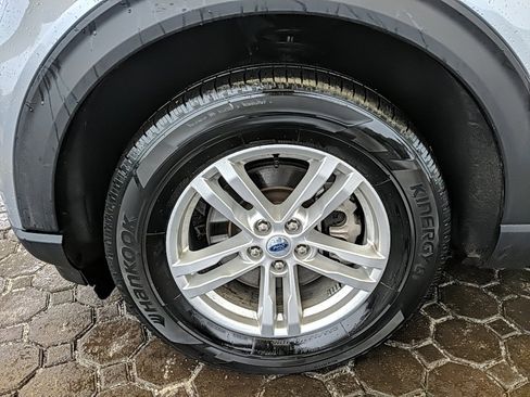 Used 2023 Ford Explorer XLT w/ Equipment Group 202A image 8