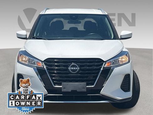 Used 2023 Nissan Kicks SV FWD image 2