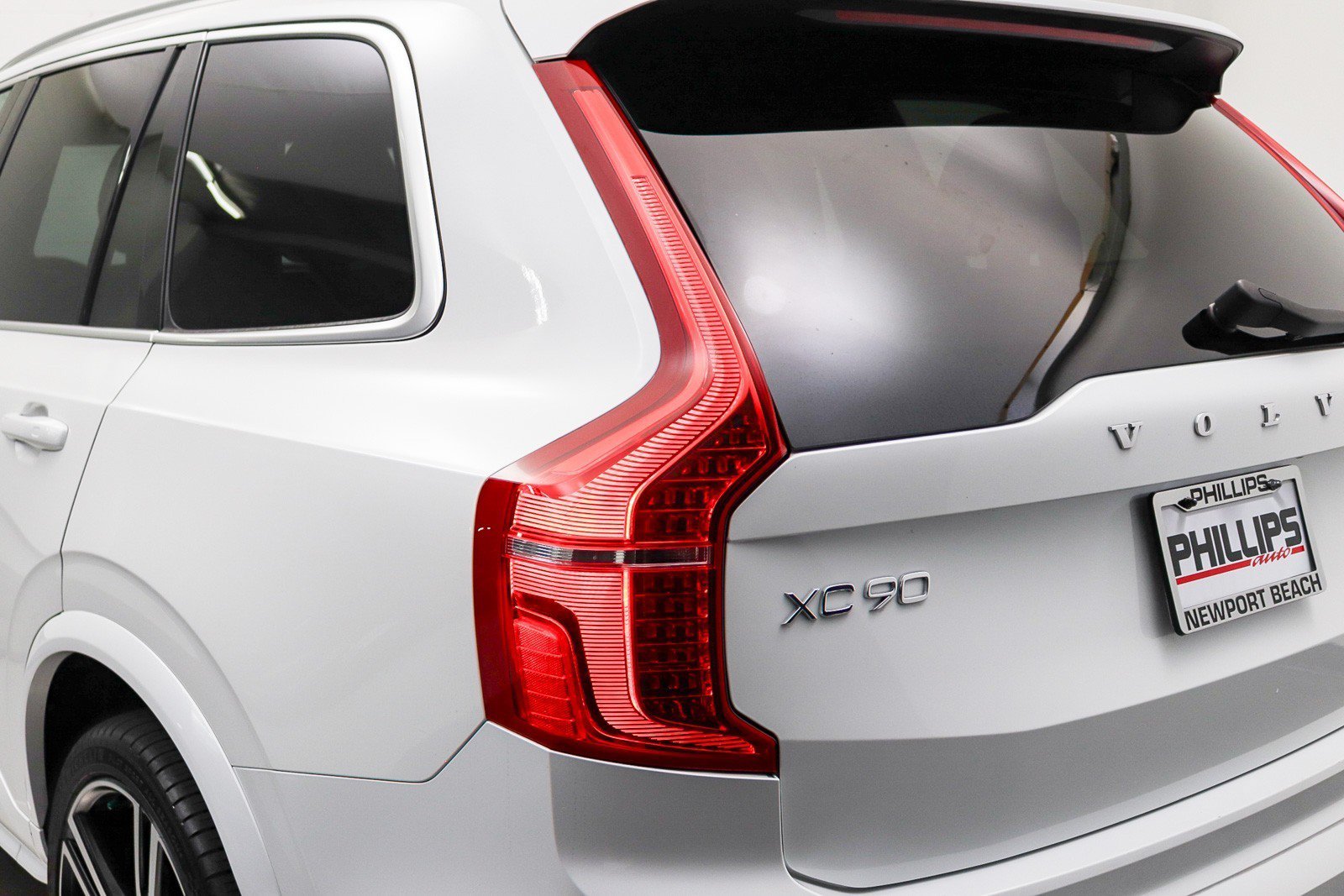 Used 2017 Volvo XC90 T6 R-Design w/ Vision Package AWD/4WD image 11