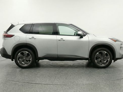 Used 2025 Nissan Rogue SV AWD/4WD image 11