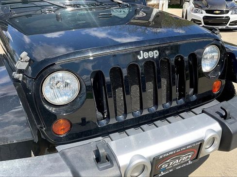 Used 2011 Jeep Wrangler Unlimited Sahara AWD/4WD image 29