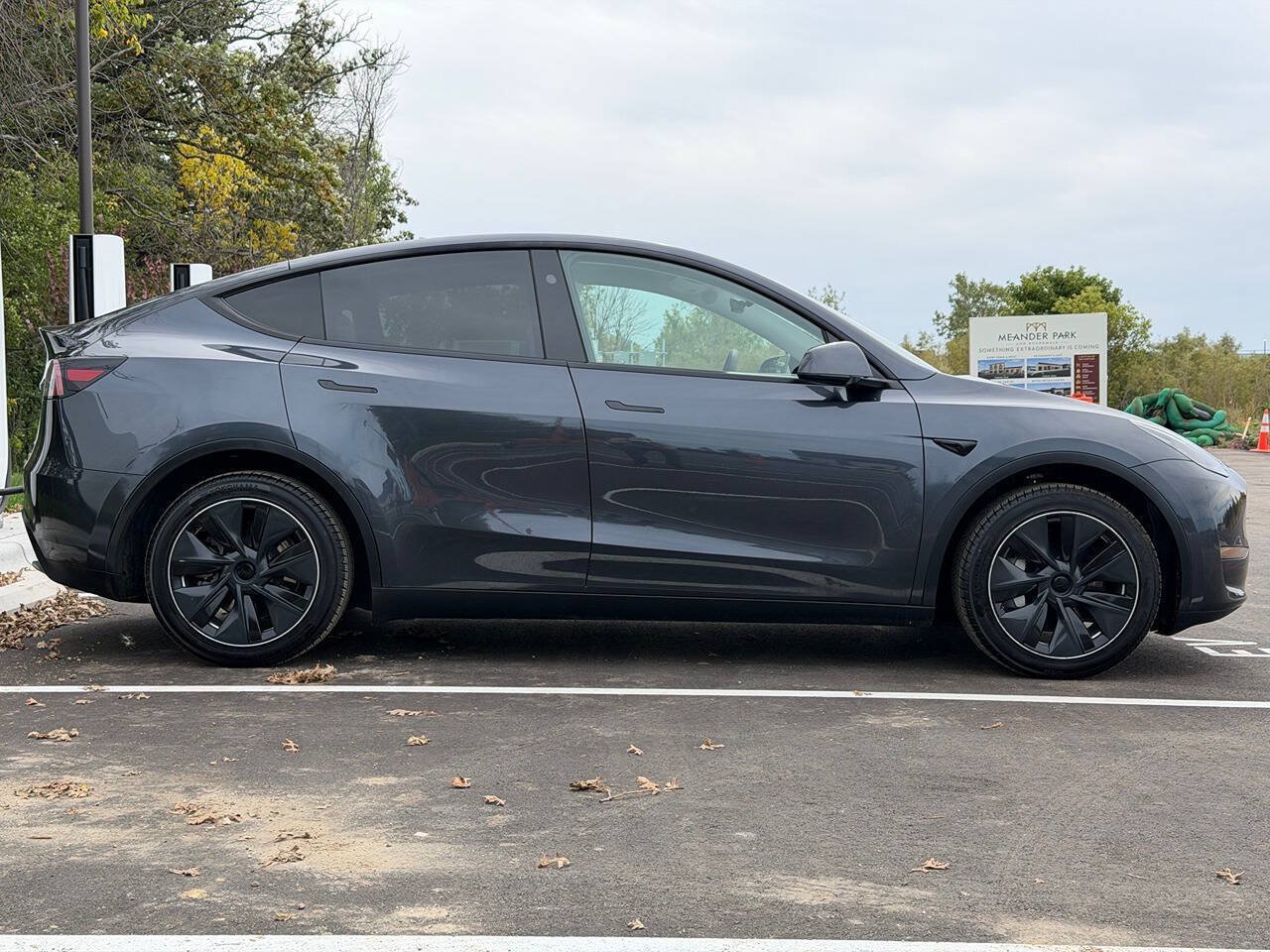 Used 2024 Tesla Model Y Long Range AWD/4WD image 6