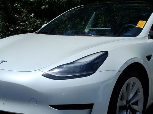Used 2023 Tesla Model 3 Standard Range RWD image 2