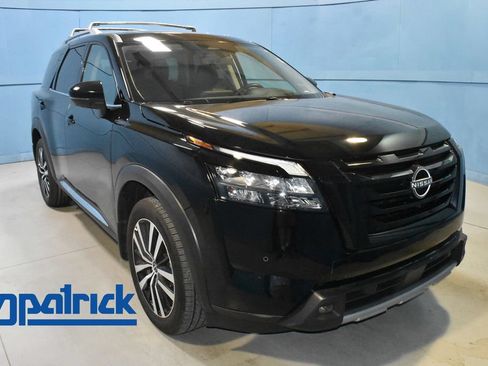 Certified 2025 Nissan Pathfinder Platinum w/ Black Appearance Package AWD/4WD image 1