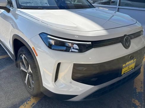 New 2026 Volkswagen Tiguan SE AWD/4WD image 2