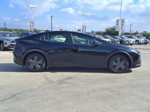 Used 2024 Toyota Prius LE image 3