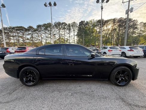 Used 2014 Dodge Charger SE w/ Connectivity Group image 5