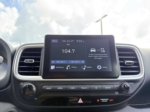 Used 2025 Hyundai Venue SEL FWD image 25