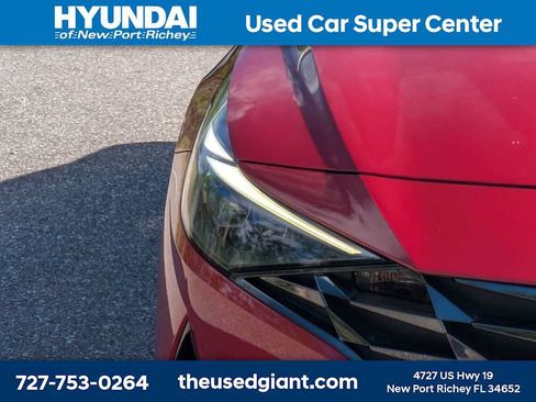 Certified 2022 Hyundai Elantra Limited FWD image 9
