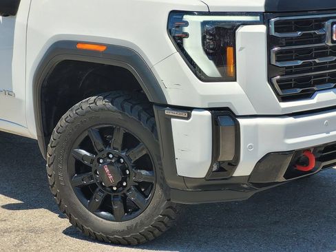 Used 2024 GMC Sierra 2500 AT4 AWD/4WD image 3
