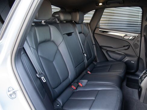 Certified 2024 Porsche Macan S AWD/4WD image 25