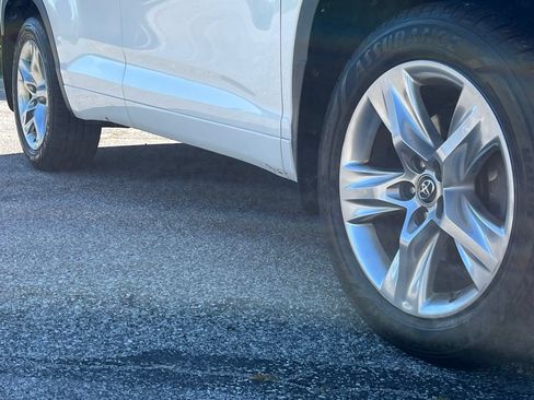Used 2016 Toyota Highlander Limited AWD/4WD image 9