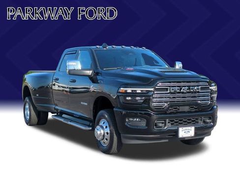 Used 2025 RAM 3500 Laramie w/ Sport Appearance Package AWD/4WD image 7