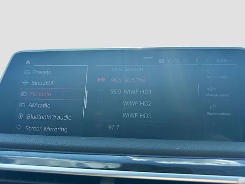 Used 2022 BMW 740i w/ Premium Package RWD image 23