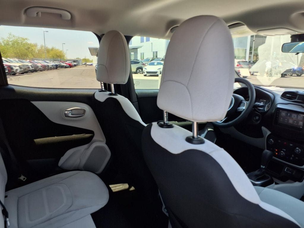 Used 2019 Jeep Renegade Latitude FWD image 19