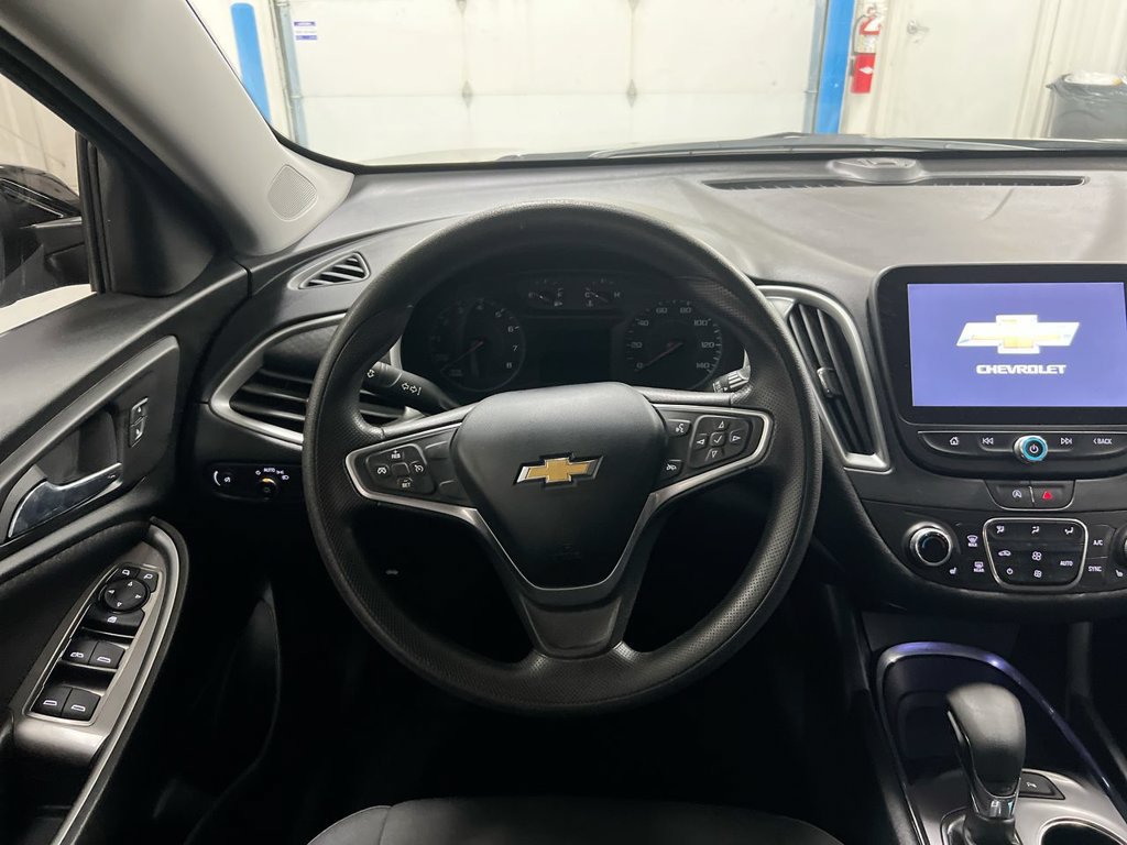 Used 2022 Chevrolet Malibu LT FWD image 11