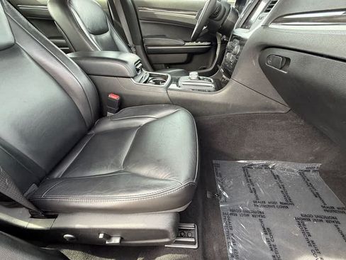 Used 2022 Chrysler 300 Touring L RWD image 10