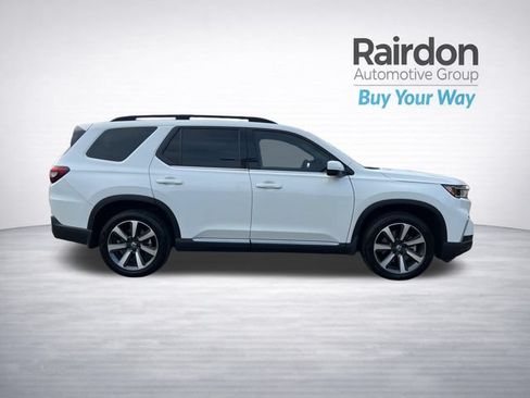 Used 2025 Honda Pilot Touring image 8