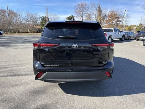 Used 2024 Toyota Highlander LE image 7