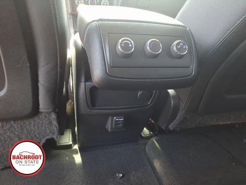 Used 2015 Chevrolet Traverse LT w/ Style and Technology Package FWD image 27