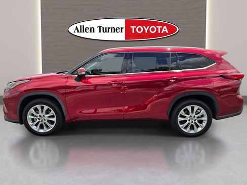 Used 2023 Toyota Highlander Limited FWD image 10