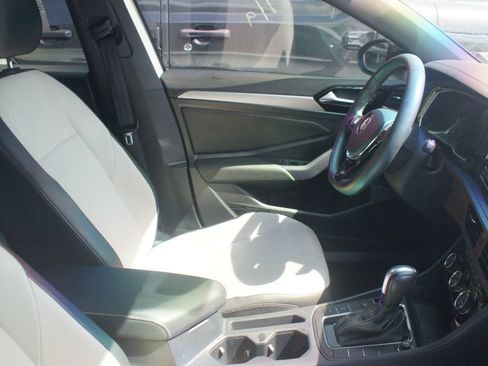 Used 2021 Volkswagen Jetta R-Line FWD image 2