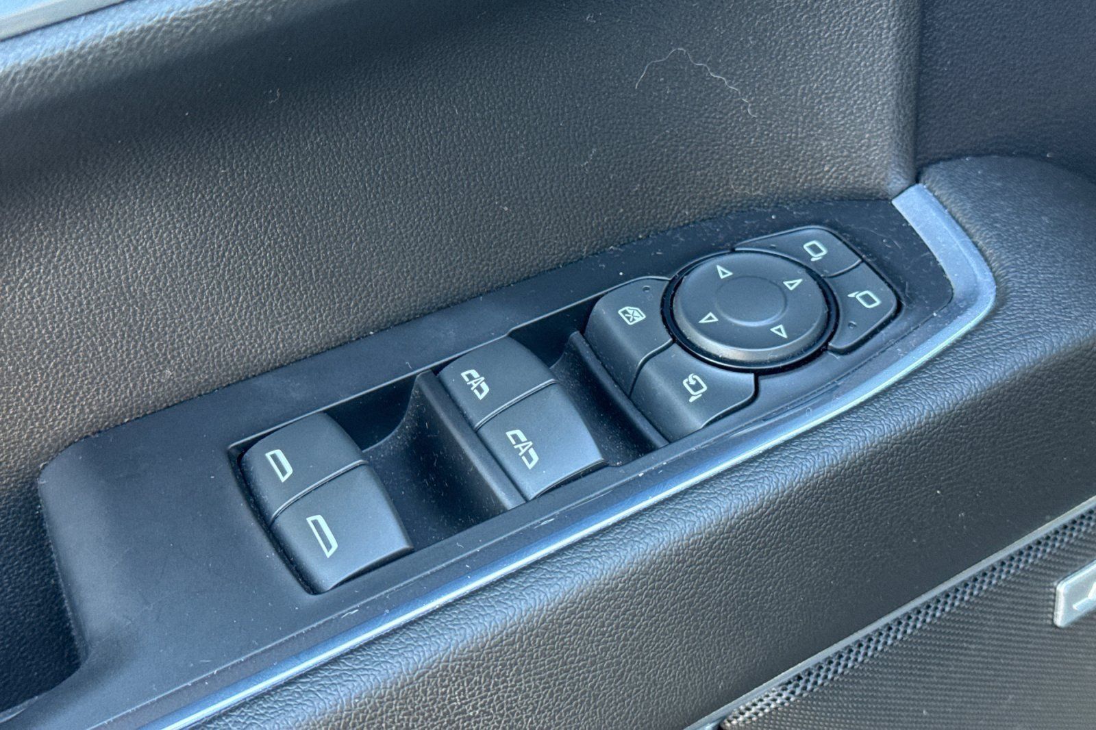 Used 2022 Chevrolet Silverado 1500 LTZ AWD/4WD image 13