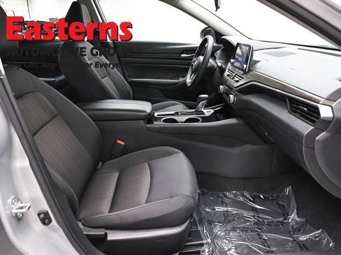 Used 2024 Nissan Altima 2.5 SV FWD image 24