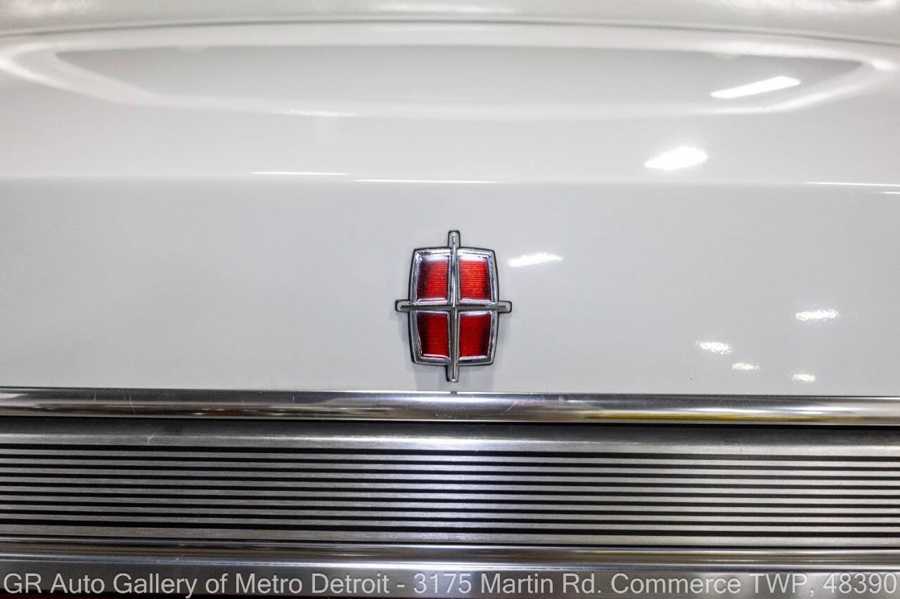 Used 1989 Lincoln Town Car Signature RWD image 40