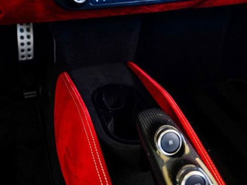 Used 2021 Ferrari F8 Tributo image 59