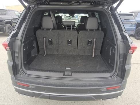 Used 2025 Buick Enclave Preferred image 9
