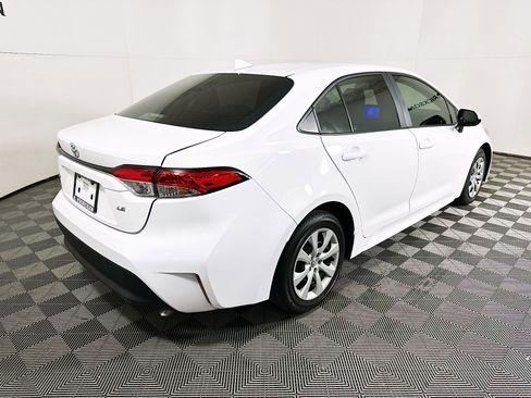 Used 2024 Toyota Corolla LE image 3