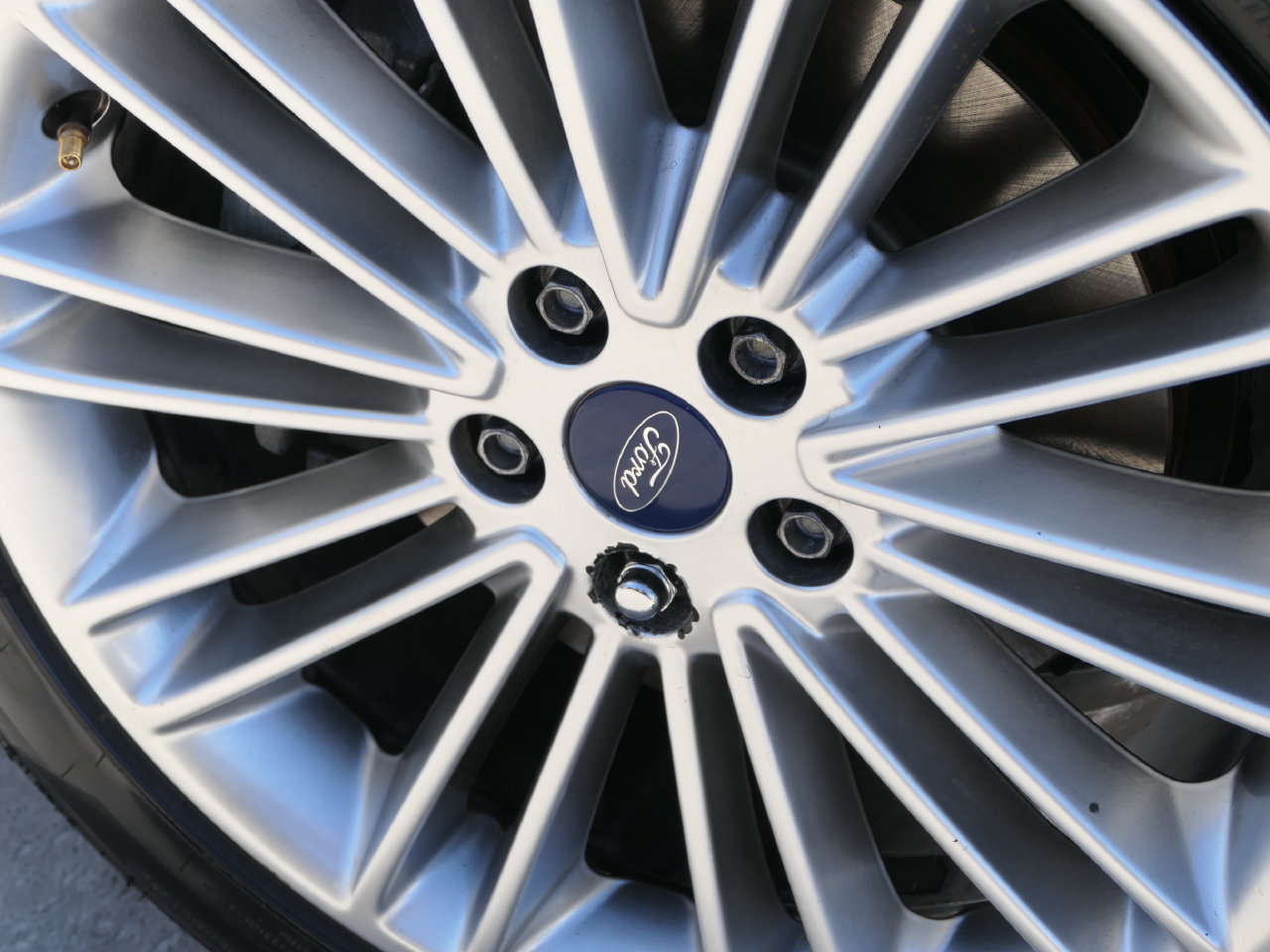 Used 2014 Ford Fusion SE w/ Equipment Group 202A FWD image 11