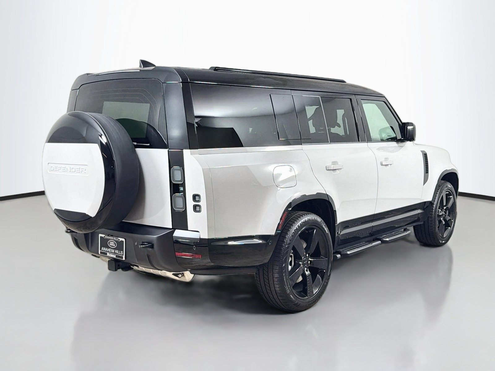 New 2026 Land Rover Defender 130 X-Dynamic SE AWD/4WD image 5